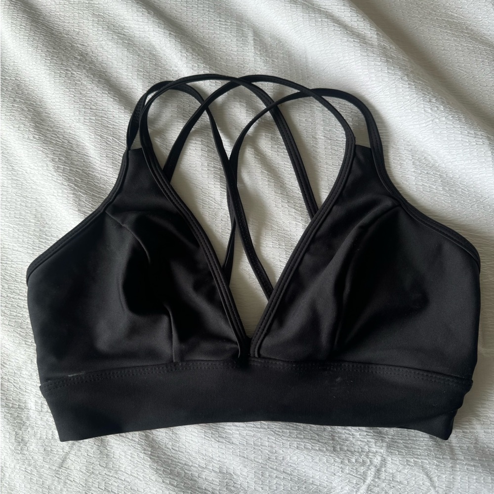 Black Strappy Sports Bra with Geometric Back